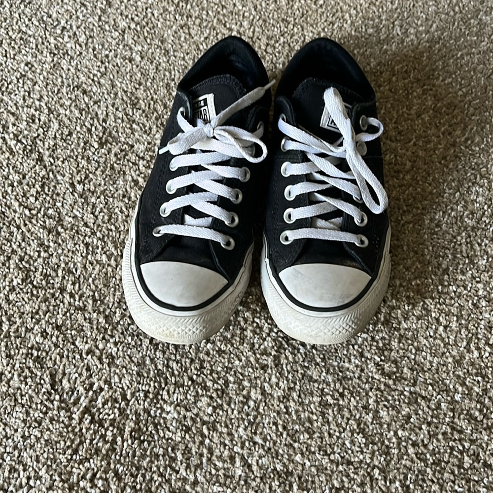 Women’s converse All-Stars size 7